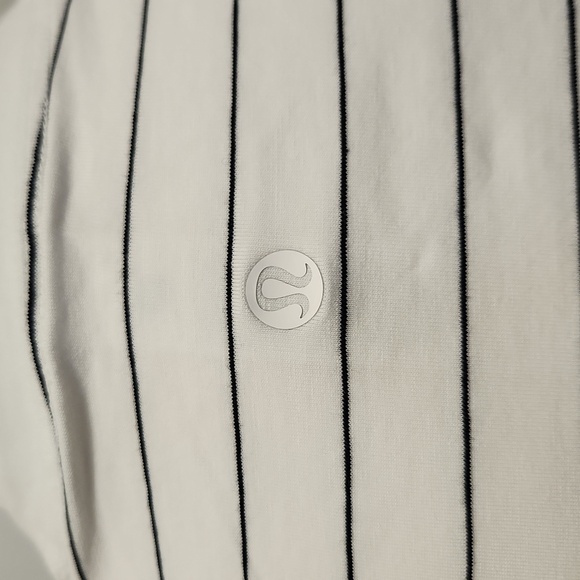 Lululemon - Picture 3 of 4